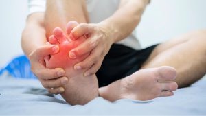 Tự kiểm tra dấu hiệu gout tại nhà trước khi quá muộn