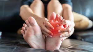 Tự kiểm tra dấu hiệu gout tại nhà trước khi quá muộn