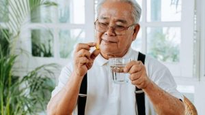 người già suy nhược cơ thể
